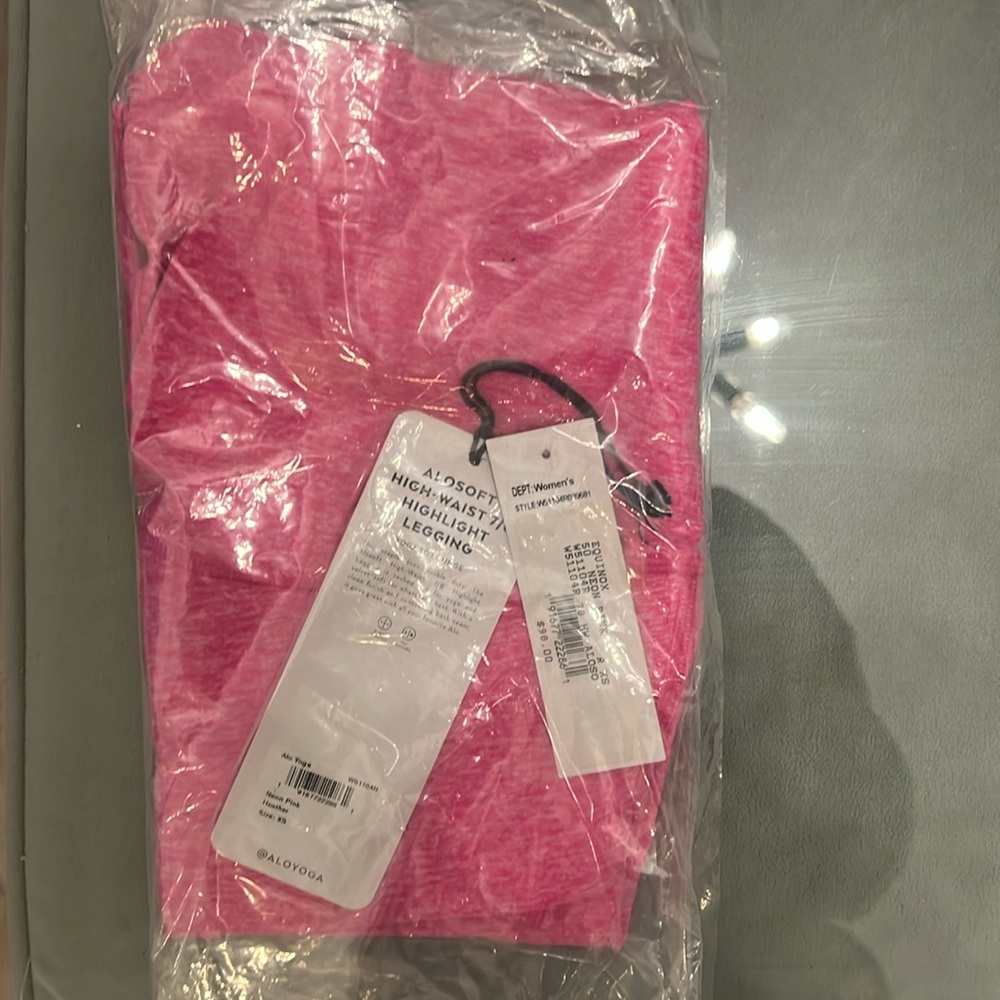 ALO Soft High-Waisted 7/8 highlight legging